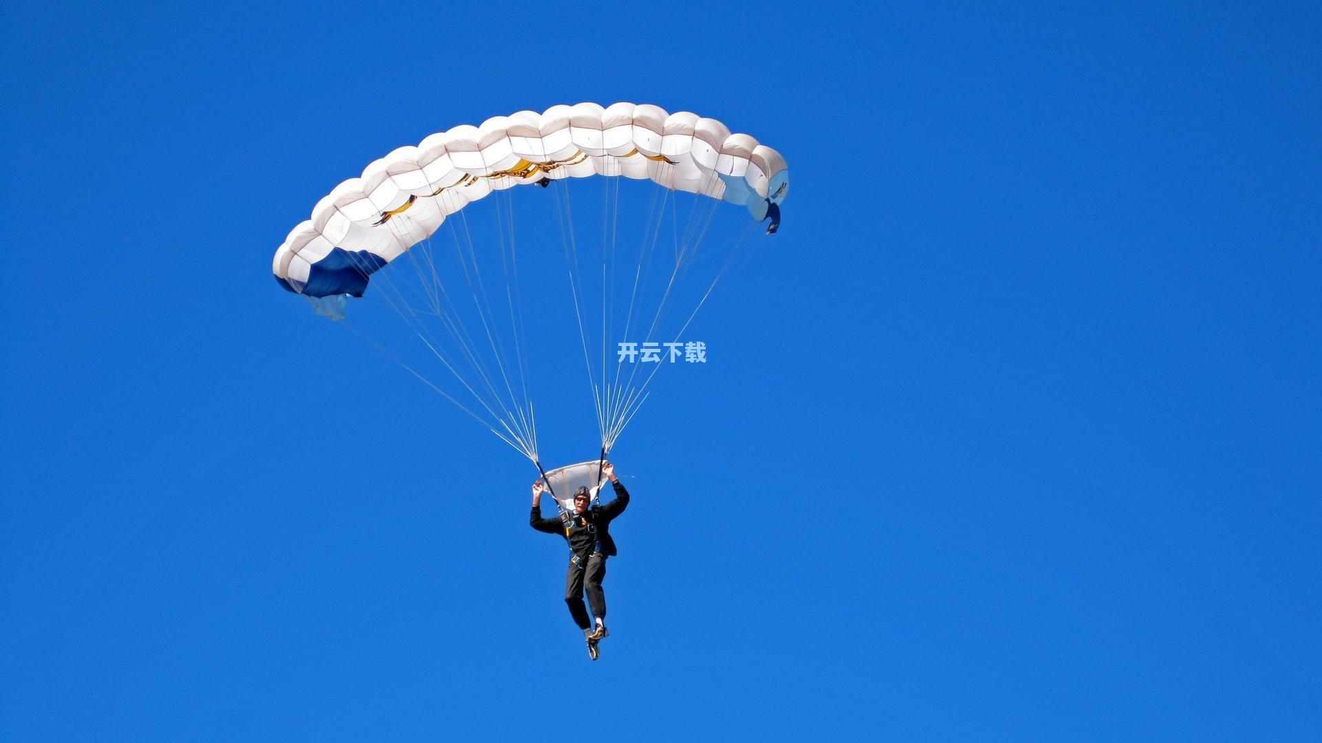西甲联赛激战正酣，皇马与巴萨上演巅峰对决