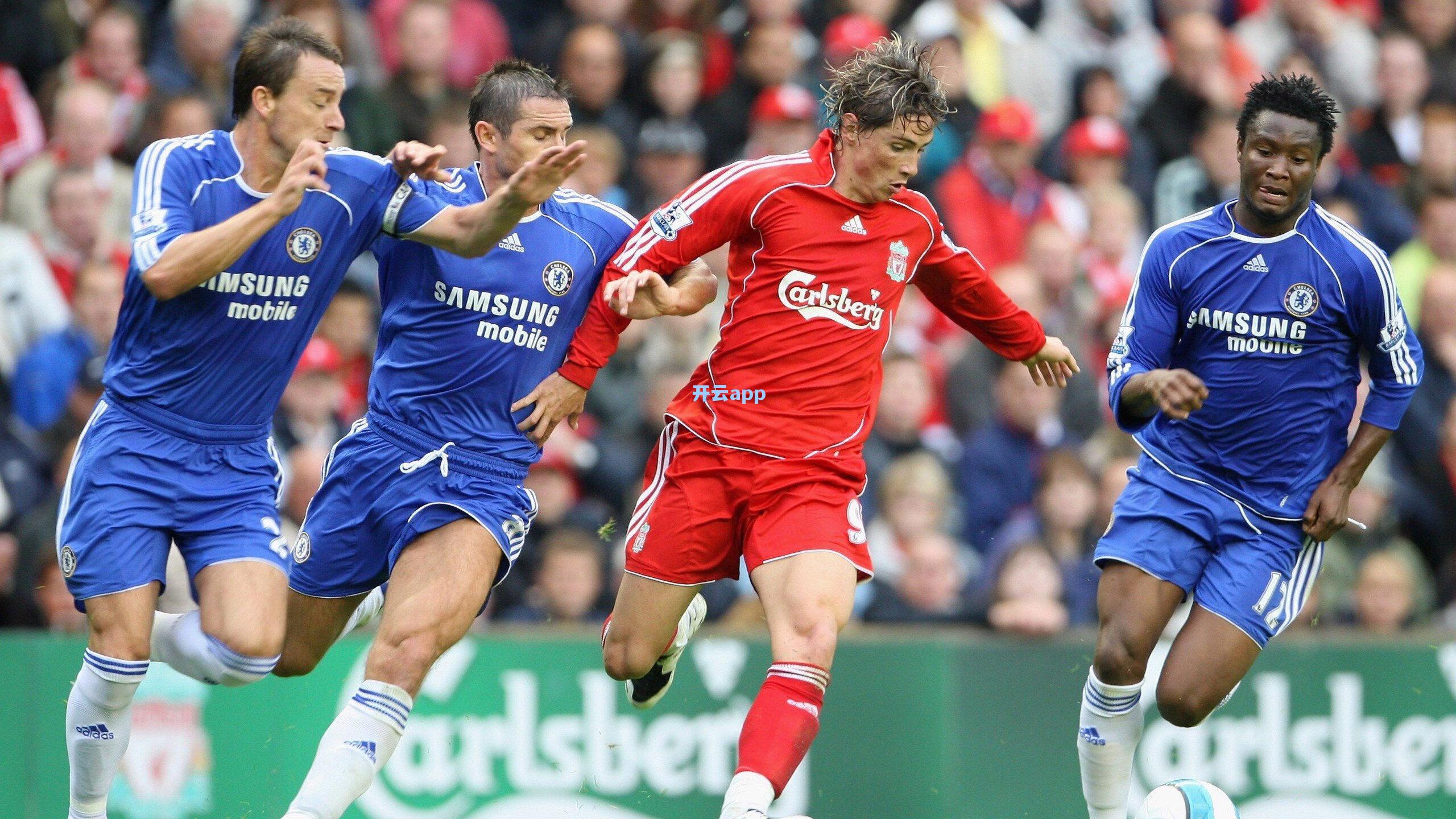 新星对决!英格拉姆无情封盖惠特摩尔关键扣篮,引爆球场攻防高潮