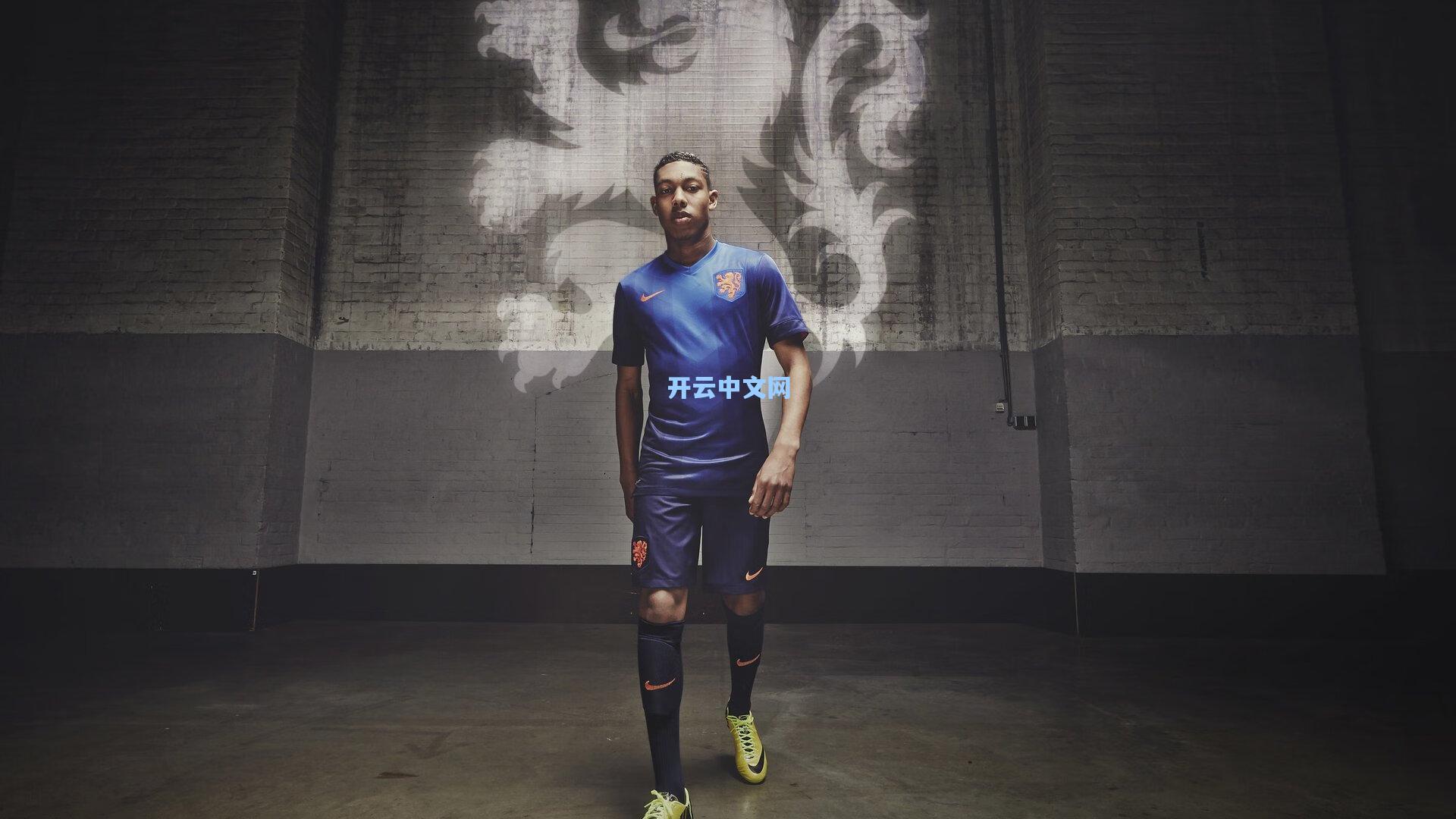 传奇锋霸瓦尔迪飞抵亚平宁 克雷莫内塞球迷狂热迎接新曙光