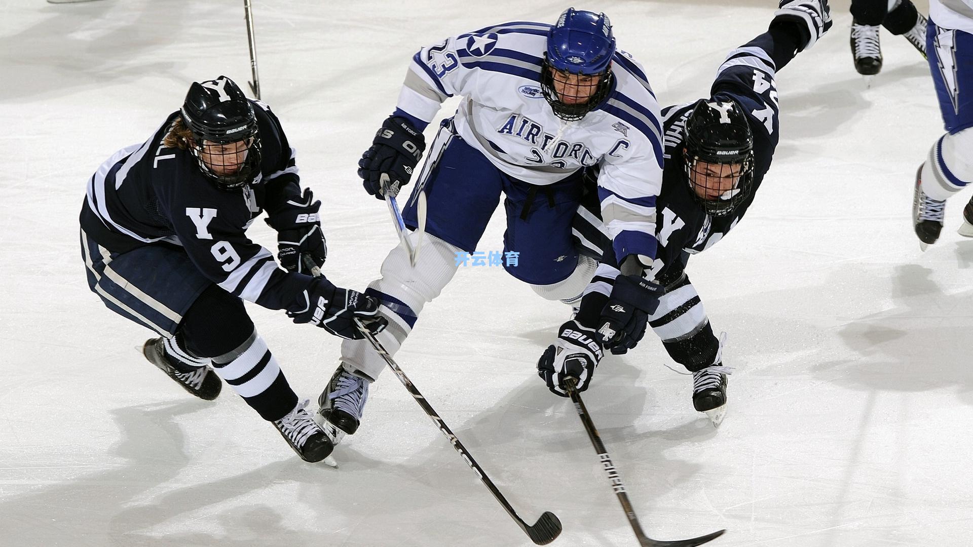 那不勒斯双星伤退仍显韧性，主场2-1逆转热那亚，安古伊萨与霍伊伦建功定胜局